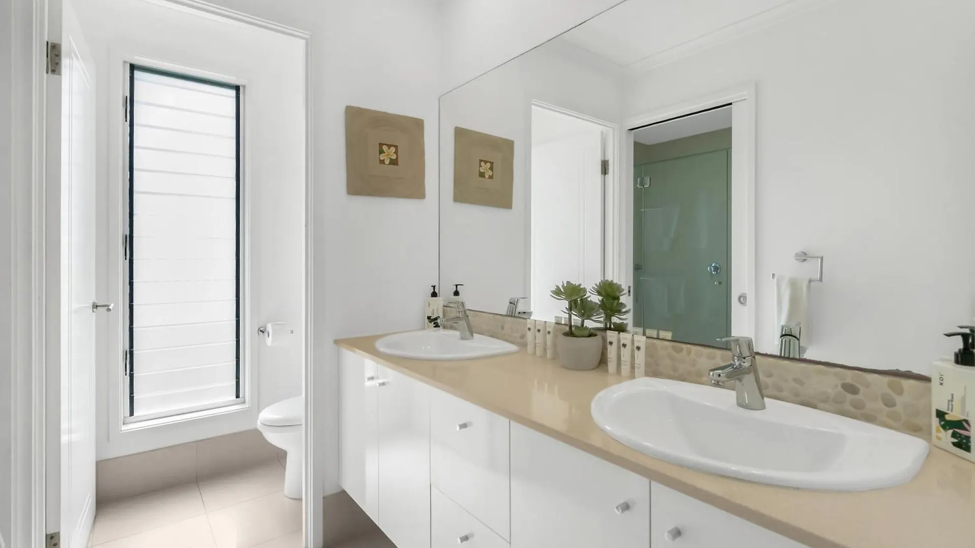 Blanco At Island Views—Beautiful Beachfront Living Palm Cove Apartamento