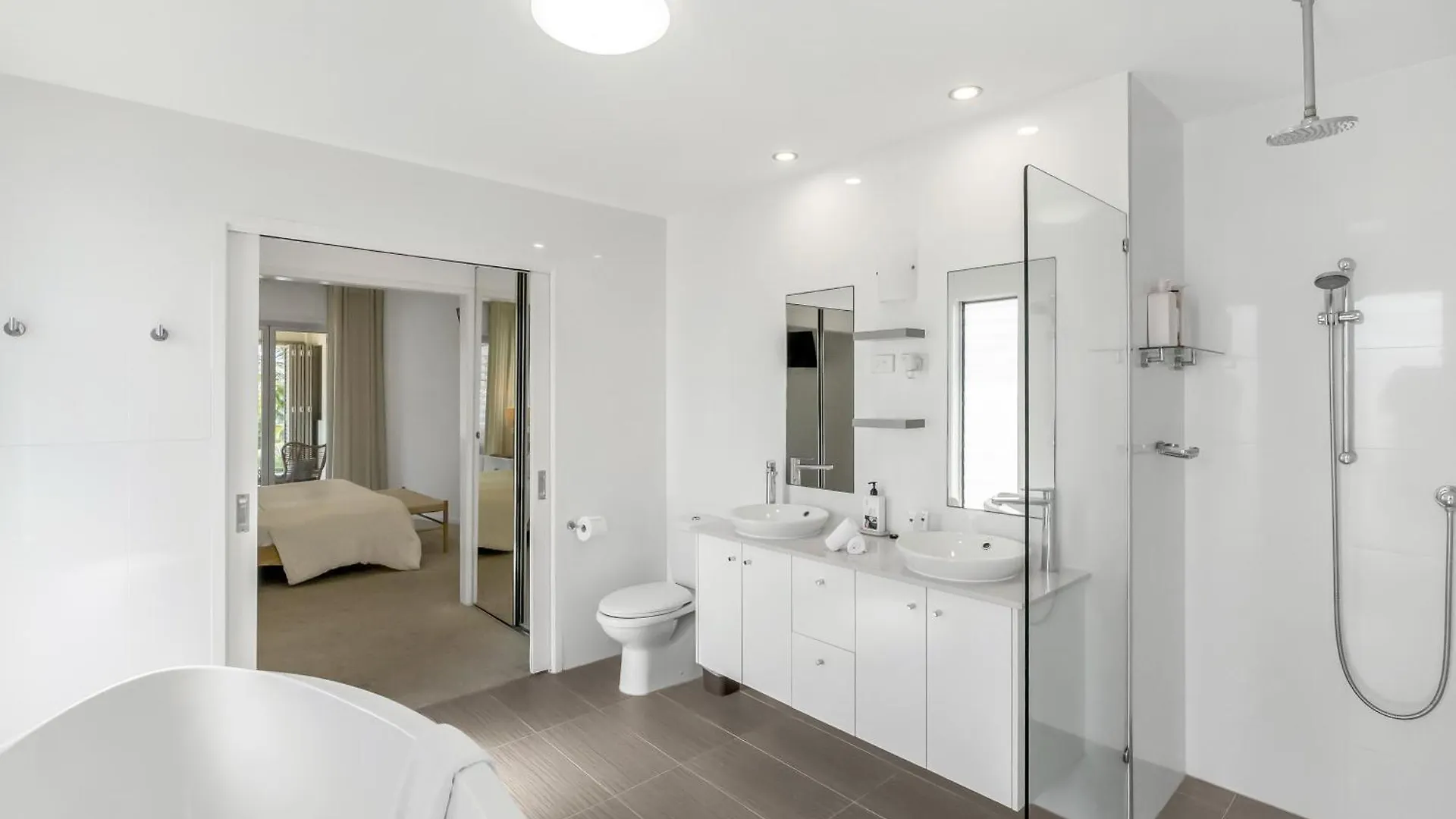 Apartamento Blanco At Island Views—Beautiful Beachfront Living Palm Cove