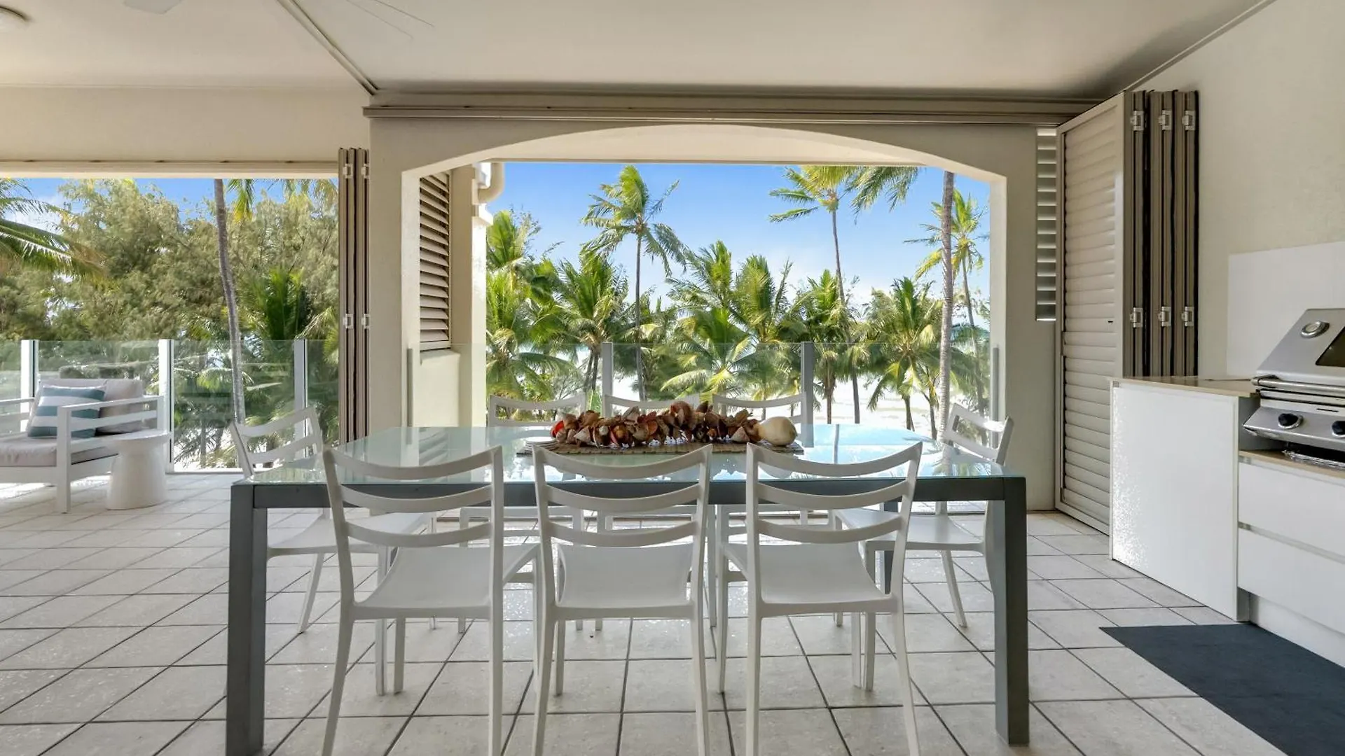 Blanco At Island Views—Beautiful Beachfront Living Palm Cove 0*,