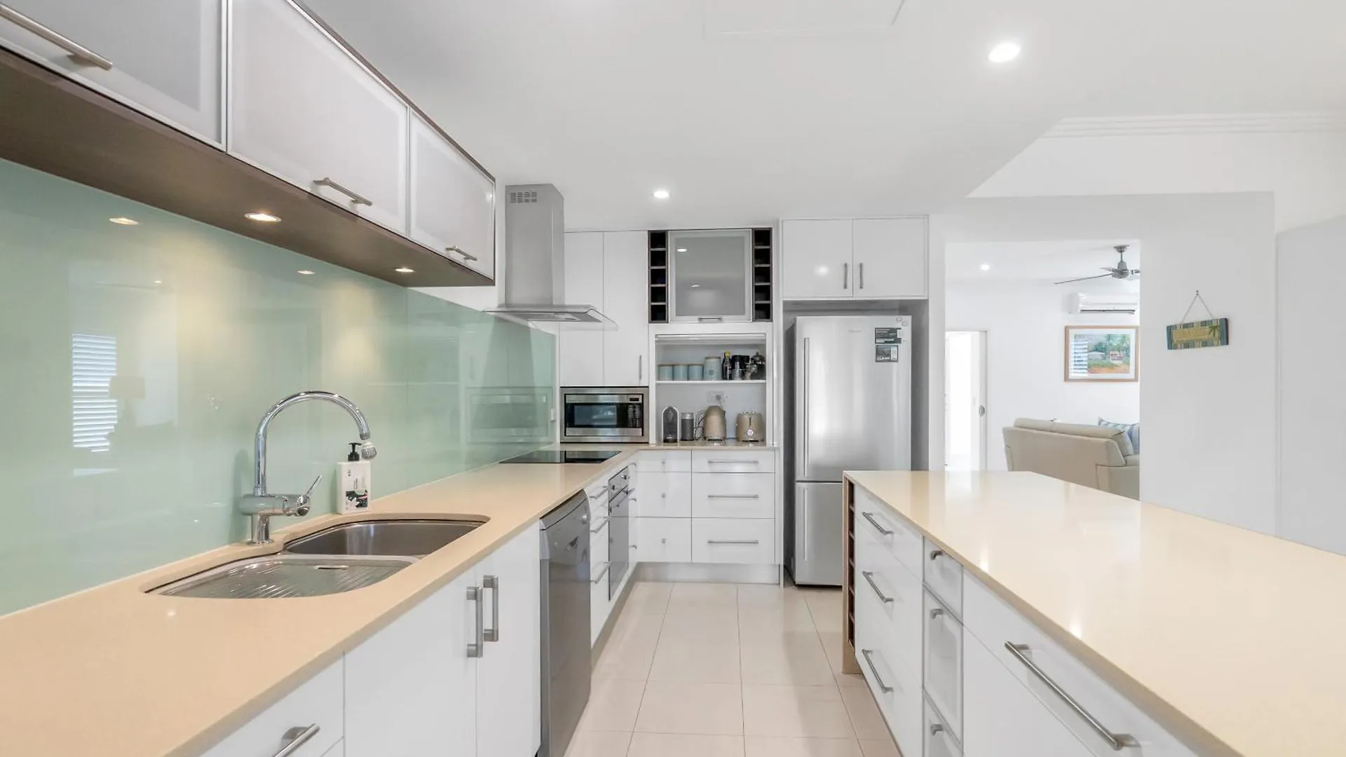 Blanco At Island Views—Beautiful Beachfront Living Palm Cove 0*,