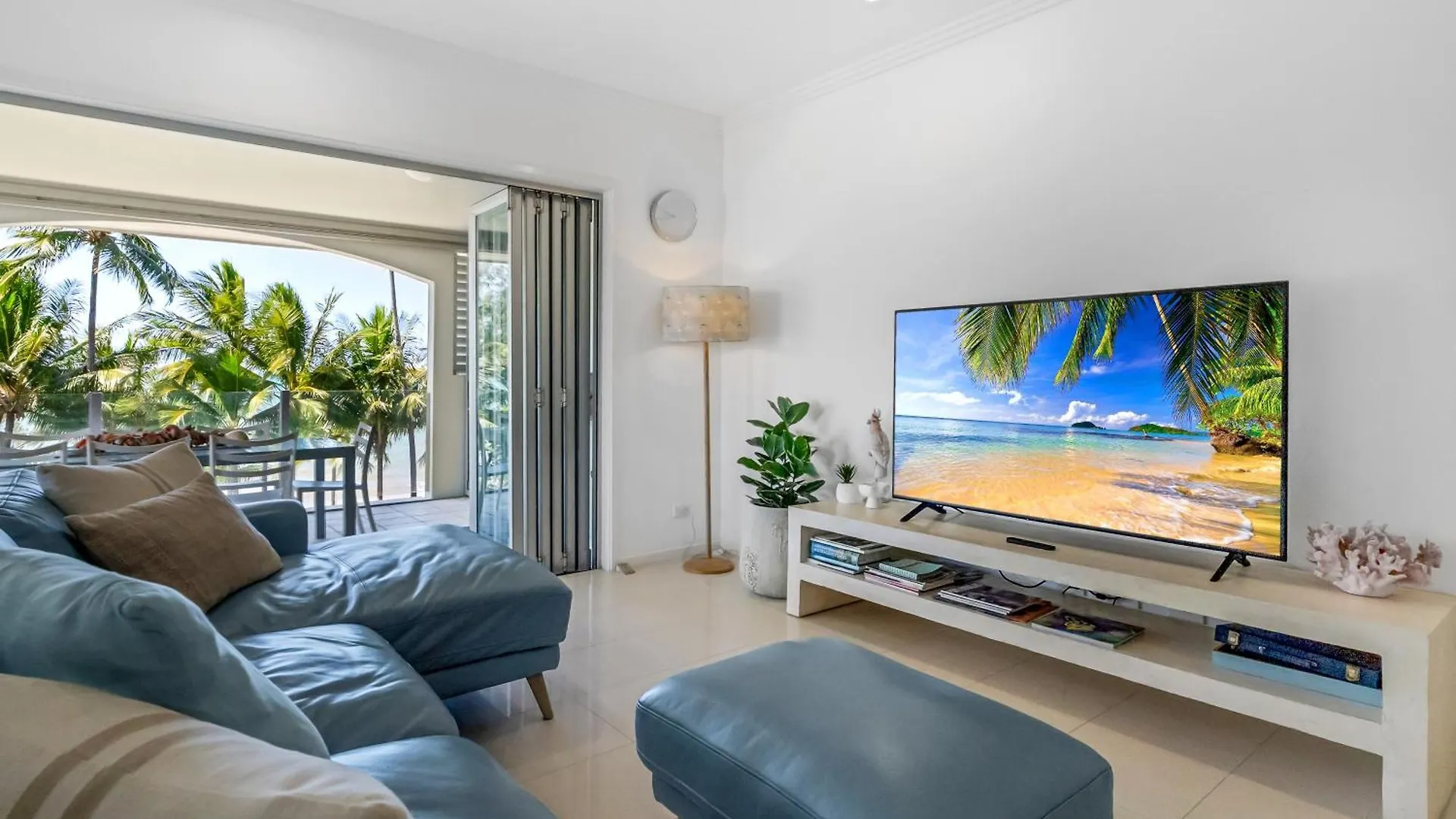 Blanco At Island Views—Beautiful Beachfront Living Palm Cove 0*,  Australia