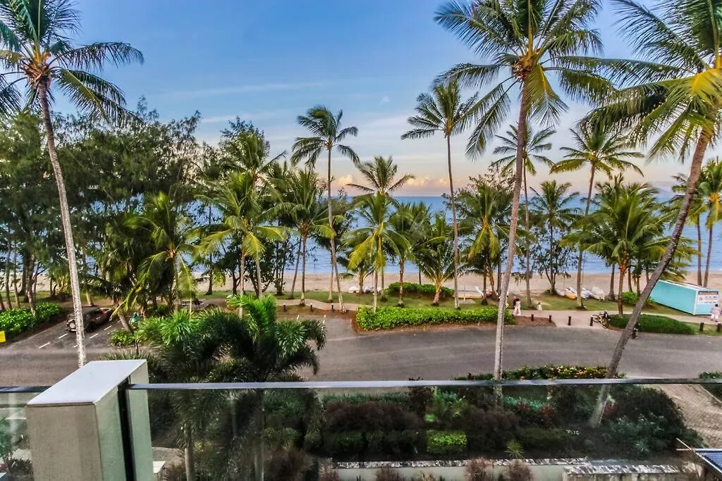 Blanco At Island Views—Beautiful Beachfront Living Palm Cove 0*,  Australië